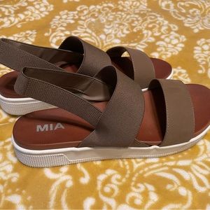 Sandals size 9.5 brand Mia